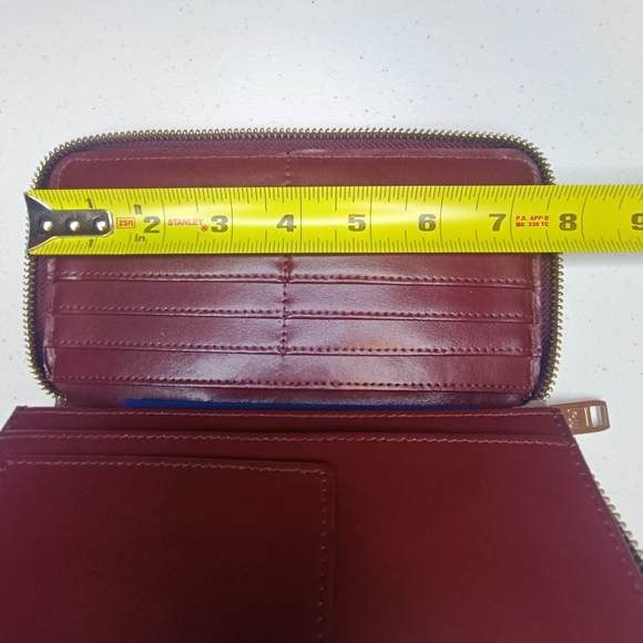 Marc Jacobs Main Line Burgundy Oxblood Minimalist Leather Zip Wallet - Picture 15 of 16